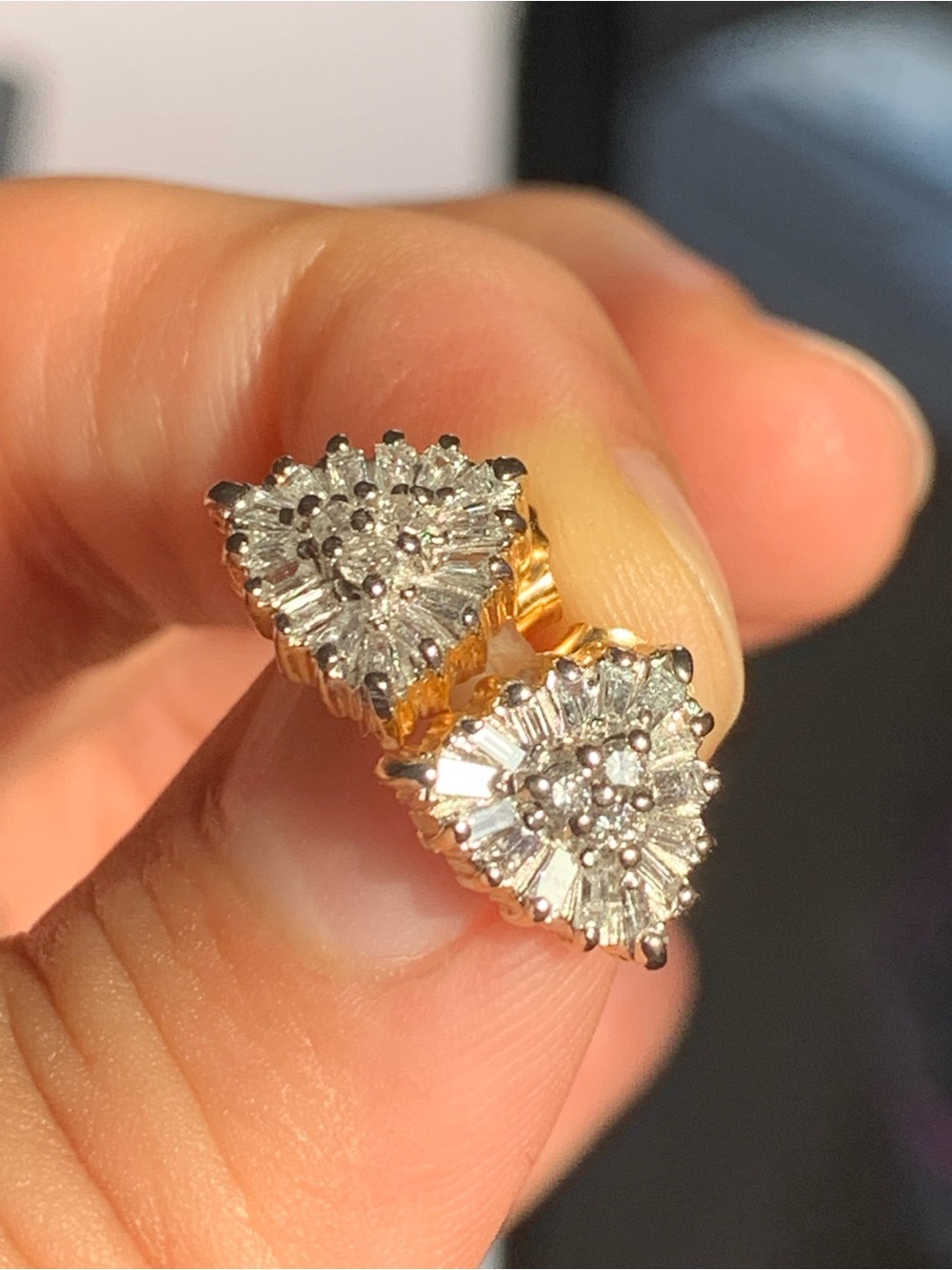 Natural Diamonds in cluster design set in 10k gold